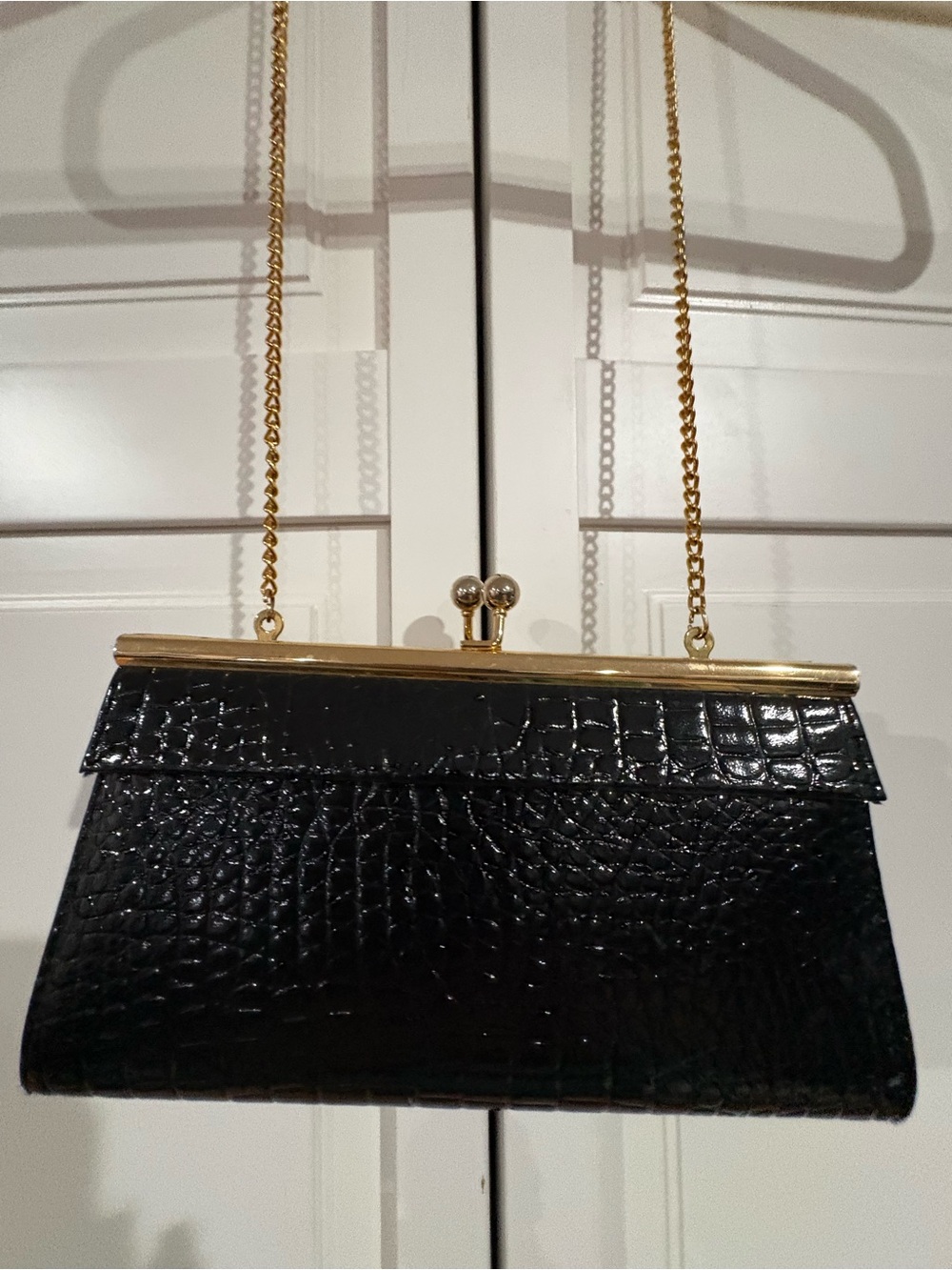 Elegant Black Croc-Embossed Frame Shoulder Bag with Gold Chain